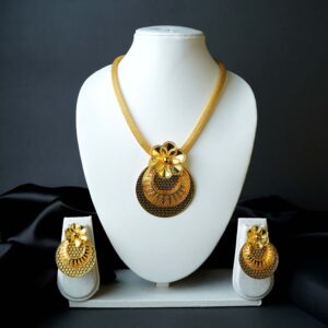 Anti-tarnish retro necklace