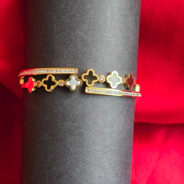 anti-tarnish clover bracelet
