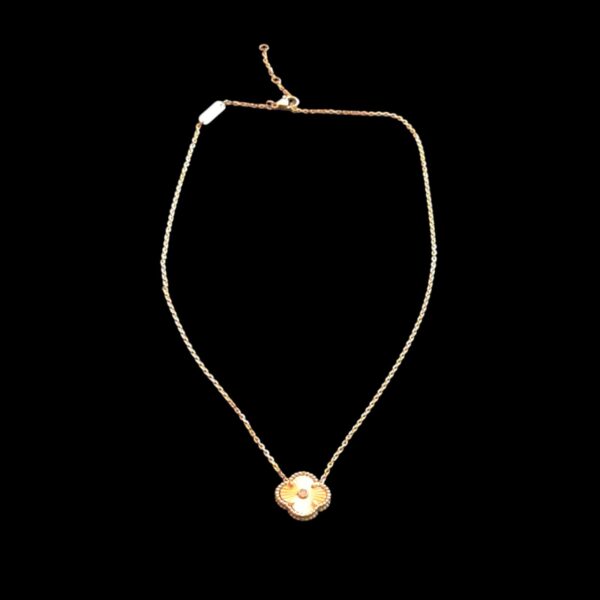 Clover pendant chain
